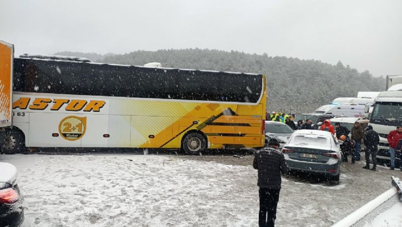 TEM´DE ZİNCİRLEME KAZA; YOL TRAFİĞE KAPANDI! - 4