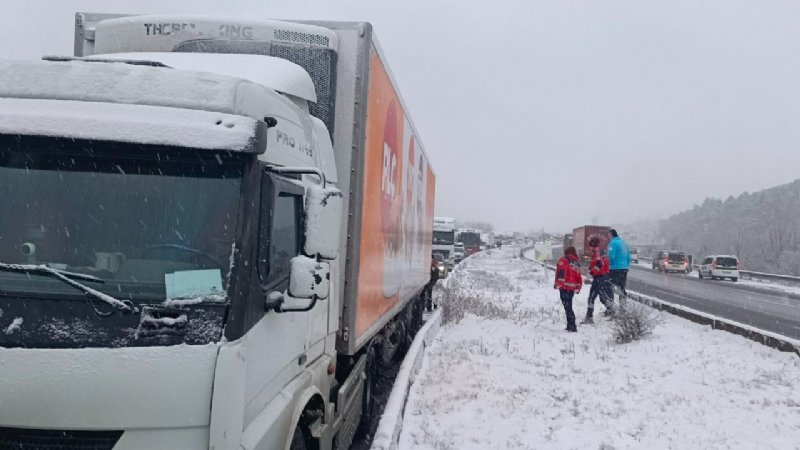 TEM´DE ZİNCİRLEME KAZA; YOL TRAFİĞE KAPANDI! - 5