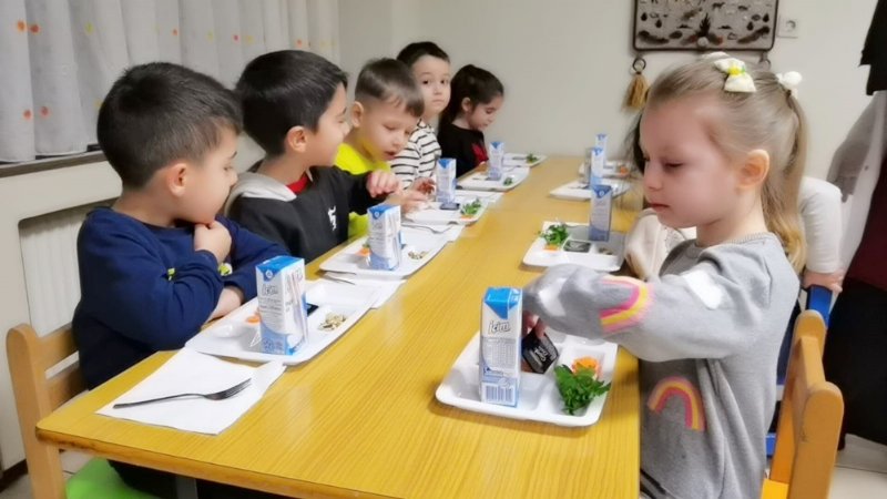Zonguldak´ta il genelinde 31 bin 383 öğrenci yararlanıyor... OKULLARDA ÜCRETSİZ YEMEK BAŞLADI - 1