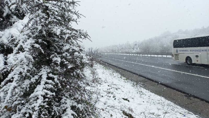 ANADOLU OTOYOLU DÜZCE-SAKARYA SINIRINDA KAR ETKİLİ OLUYOR - 2