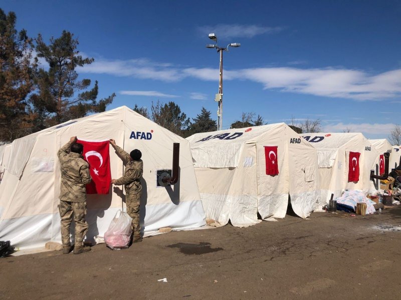 ASKER YÜZLERCE ÇADIR KURDU; HALEN BÖLGEDELER… - 6