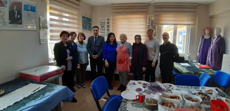DEPREMZEDELER İÇİN YASTIK KILIFLARI VE MASA ÖRTÜLERİ EREĞLİ’DEN… - 1