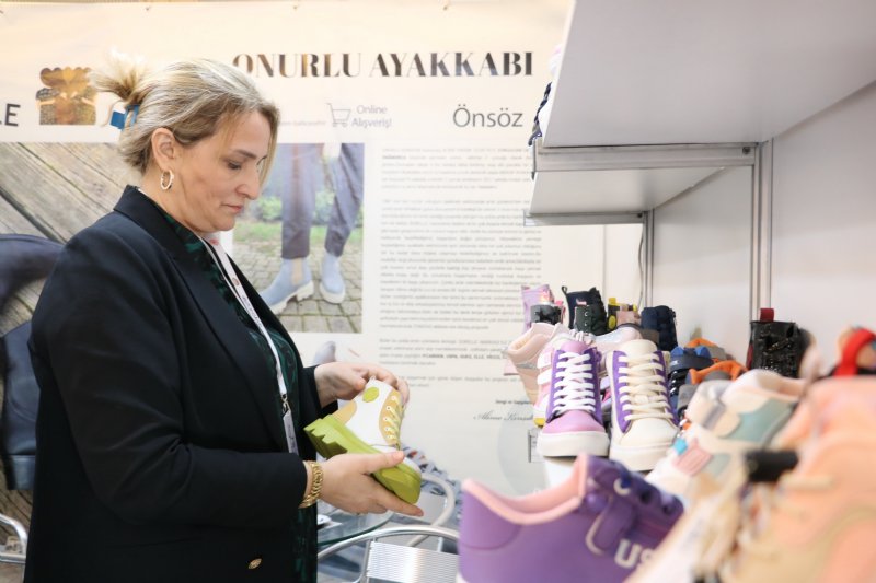 Emekli olduğu fabrikanın makinelerini kiraladı, kız kardeşleriyle kendi markasını kurdu... HEM ABLA HEM PATRON - 4