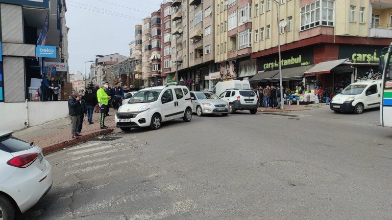 ERDEMİR CADDESİNDE ÇOCUĞA ÇARPTI - 1