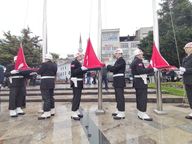 EREĞLİ’DEKİ “18 MART” TÖRENİNE ÖZEL BİR İSİM DE KATILDI - 2