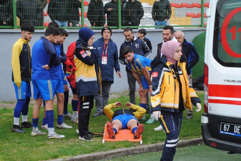 Futbolcunun diz kapağı çıktı, maç sonu ortalık karıştı...  AMATÖR MAÇTA VUKUAT VAR! - 4