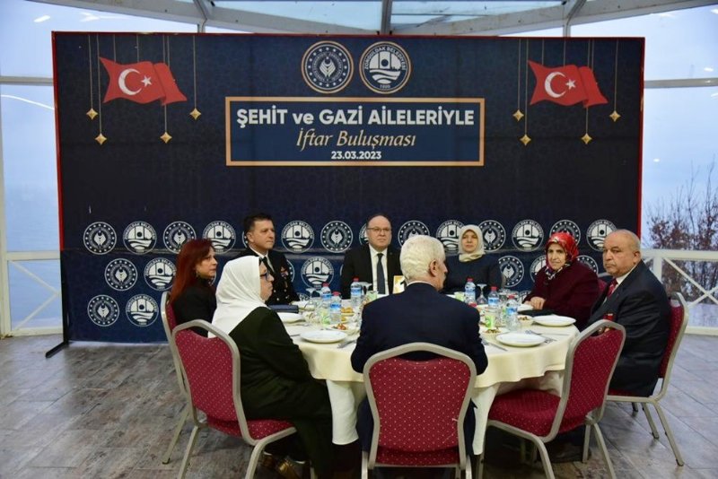  İl protokolü, ilk iftar programında orucunu açtı… ŞEHİT VE GAZİ YAKINLARIYLA - 5