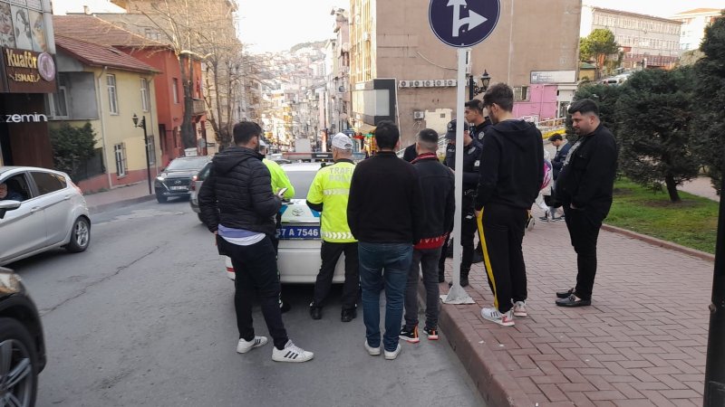 Motosikletin çarptığı çocuk yaralandı... MEYDANBAŞI’NDA KAZA! - 1
