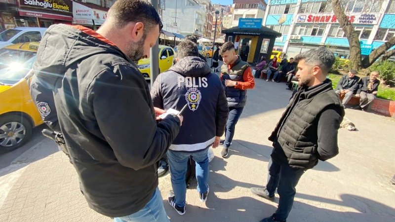 Polis ve jandarmadan yüzlerce personel katıldı, binlerce kişi sorgulandı... ZONGULDAK’TA HUZUR VE GÜVEN UYGULAMASI - 1