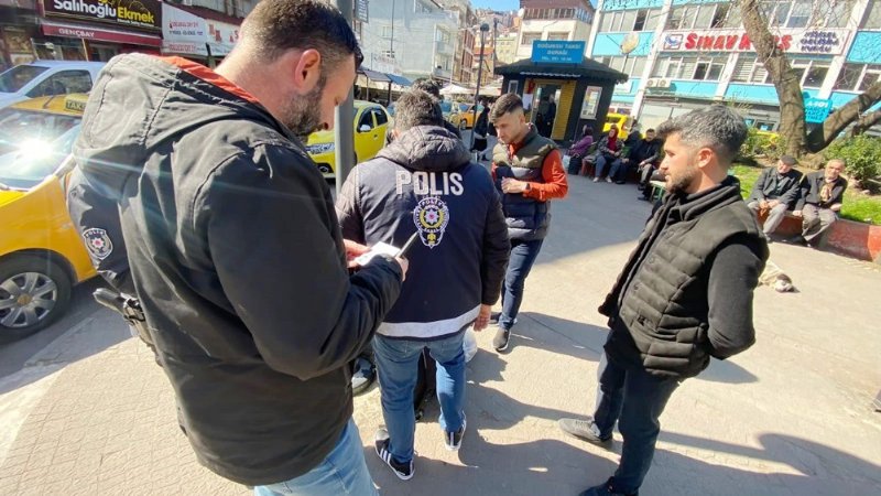 Polis ve jandarmadan yüzlerce personel katıldı, binlerce kişi sorgulandı... ZONGULDAK’TA HUZUR VE GÜVEN UYGULAMASI - 1