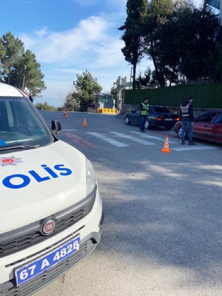 Polis ve jandarmadan yüzlerce personel katıldı, binlerce kişi sorgulandı... ZONGULDAK’TA HUZUR VE GÜVEN UYGULAMASI - 3