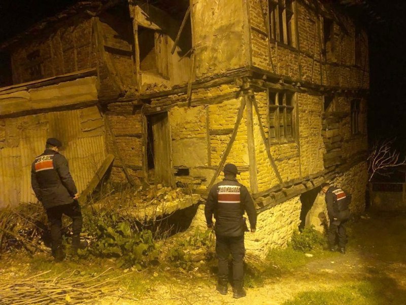 Polis ve jandarmadan yüzlerce personel katıldı, binlerce kişi sorgulandı... ZONGULDAK’TA HUZUR VE GÜVEN UYGULAMASI - 6