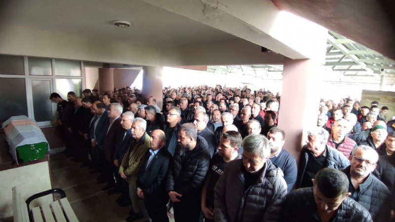 Yolcu beklerken kalp krizinden hayatını kaybetmişti OTOBÜS ŞOFÖRÜ TOPRAĞA VERİLDİ - 1