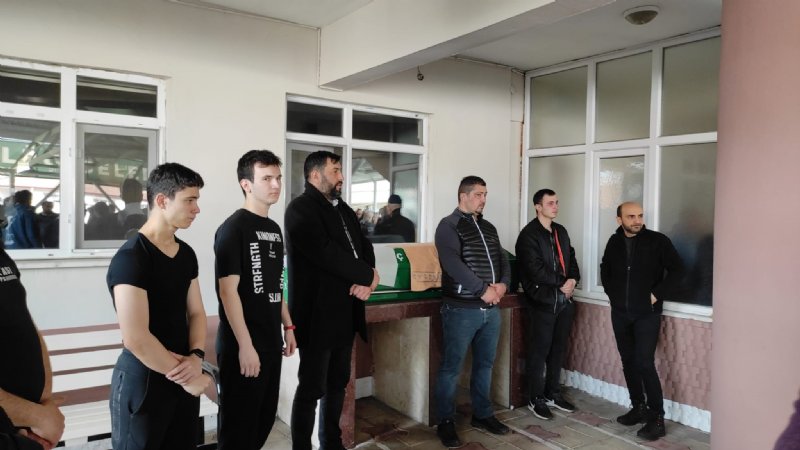 Yolcu beklerken kalp krizinden hayatını kaybetmişti OTOBÜS ŞOFÖRÜ TOPRAĞA VERİLDİ - 3