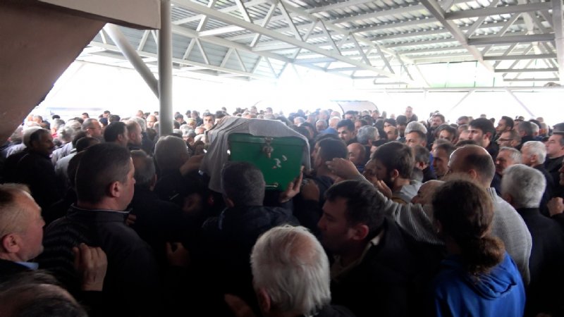 Yolcu beklerken kalp krizinden hayatını kaybetmişti OTOBÜS ŞOFÖRÜ TOPRAĞA VERİLDİ - 4