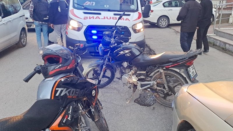 Karadeniz Ereğli… İbrahim Efe Caddesi’nde kaza… MİNİBÜS İLE MOTOSİKLET ÇARPIŞTI - 3