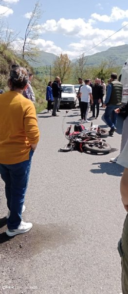 Motosiklet otomobille çarpıştı: BİRİ AĞIR 2 YARALI - 3