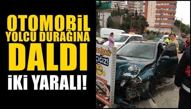 Otomobil Yolcu durağına daldı, 2 yaralı 