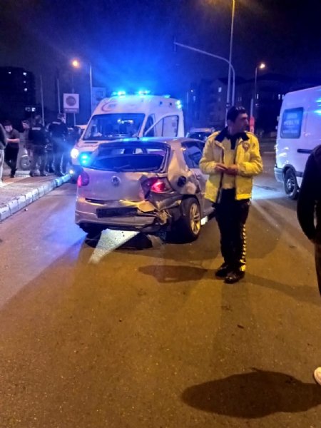 Ereğli’de kamyonet otomobille çarpıştı: 3 YARALI - 2