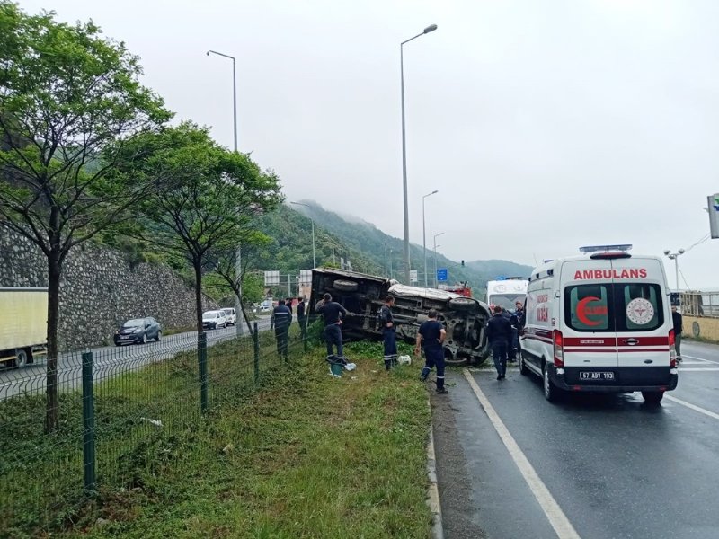 Kamyonet yan yattı, iki yaralı var… - 2