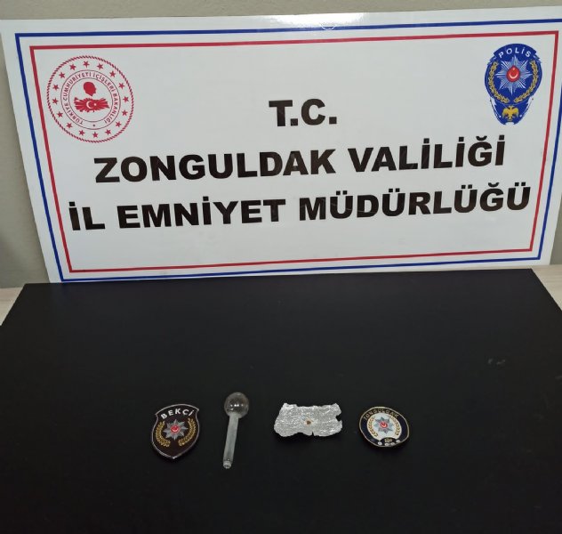 Karadeniz Ereğli’de aramalarda uyuşturucu ve ruhsatsız silah ele geçirildi... ÜÇ KİŞİ YAKALANDI - 1