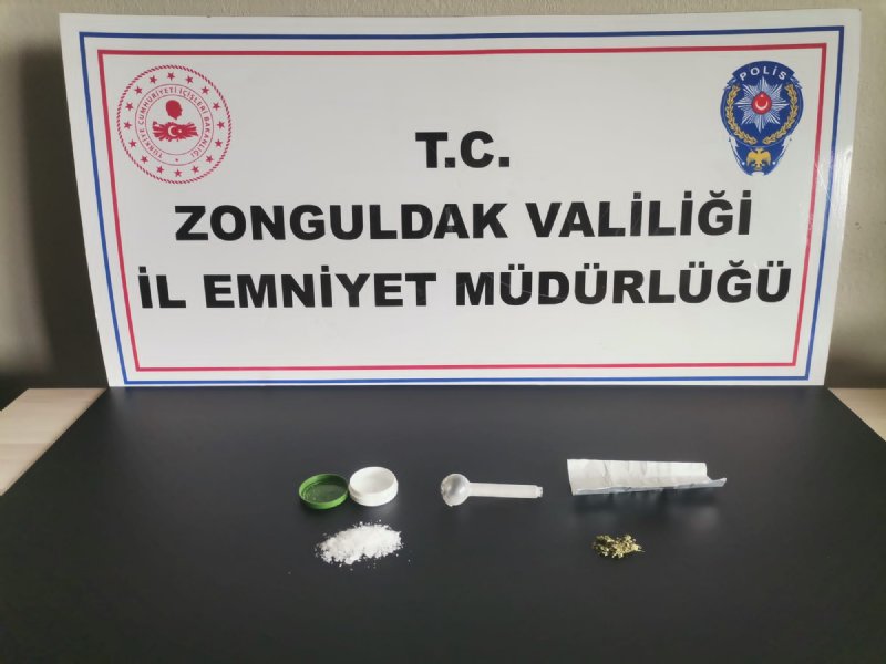 Karadeniz Ereğli’de aramalarda uyuşturucu ve ruhsatsız silah ele geçirildi... ÜÇ KİŞİ YAKALANDI - 2