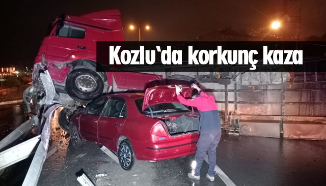 OTOMOBİLLERE ÇARPAN ODUN YÜKLÜ TIR DEVRİLDİ 