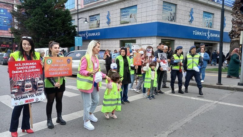 SÜRÜCÜLERE BROŞÜR VERDİLER - 1