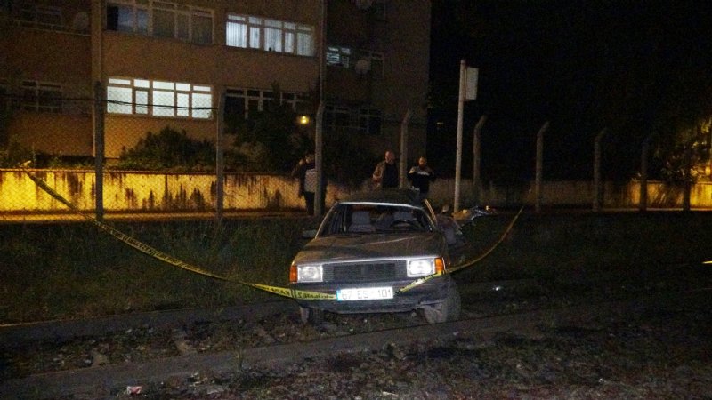 YOLCU TRENİ OTOMOBİLE ÇARPTI - 2