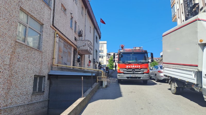 Binadan atılan izmaritin yol açtığı düşünülüyor... MÜFTÜ MAHALLESİNDE KORKUTAN ANLAR - 2