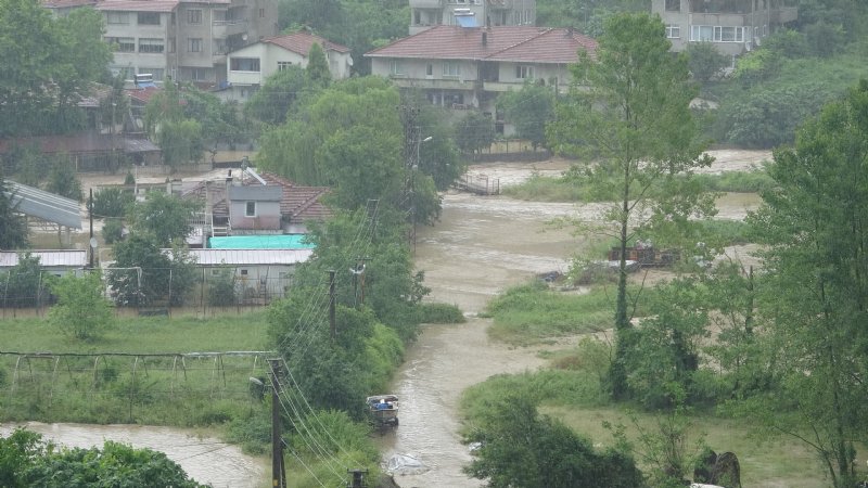 DERE TAŞTI, KÖPRÜ YIKILDI - 1