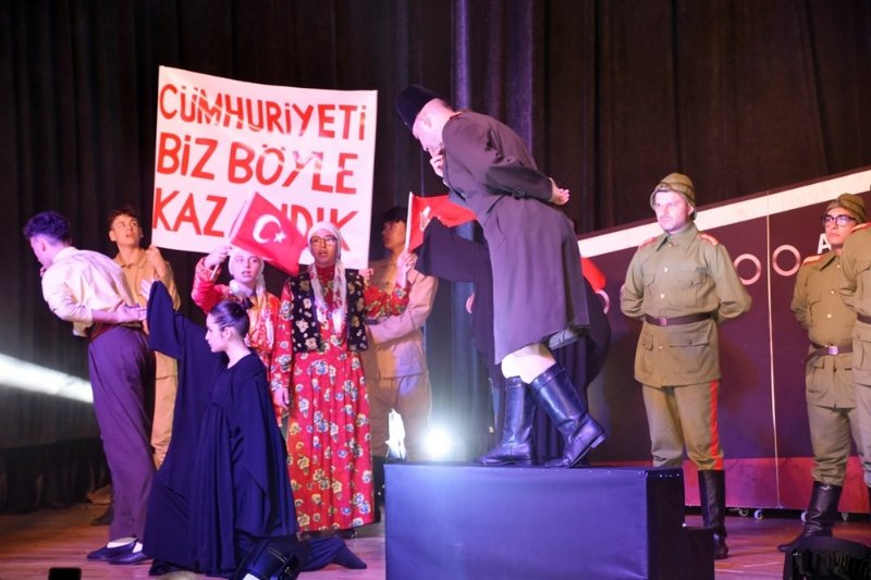 Ereğli’nin kurtuluşunun 103. Yılı etkinlikleri… Alesta Alemdar sahnelendi...“ALEMDAR’A İSTİKLAL MADALYASI İSTİYORUZ” - 24