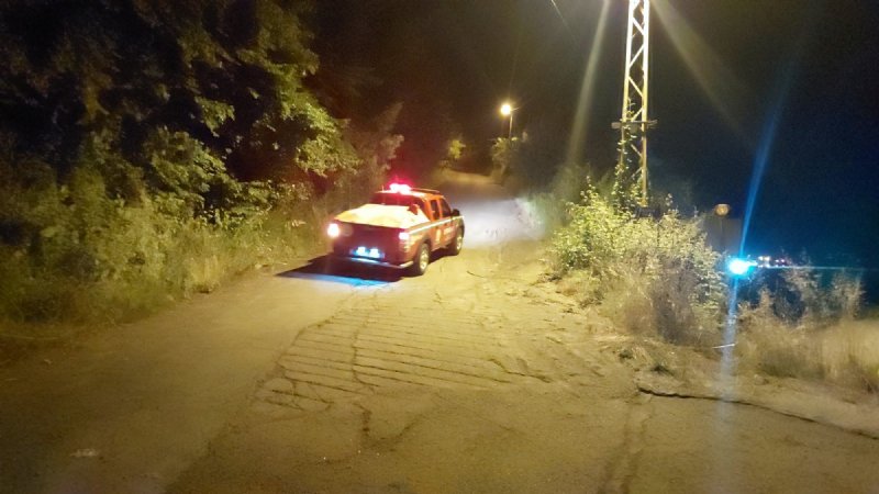 Evinin önünde ateş yaktı,  EKİPLER ALARMA GEÇTİ - 2