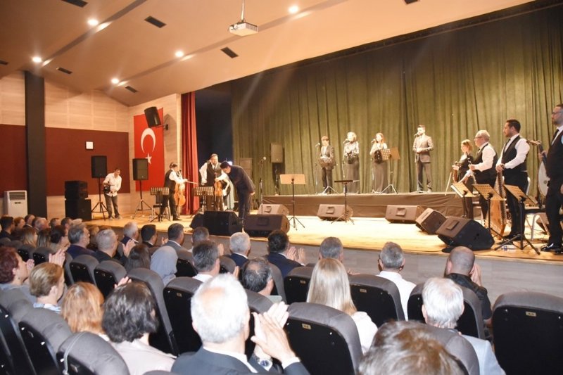  İBB Türk Sanat Müziği Topluluğu konseri ve sergilerle açıldı... AKM’YE YENİ SALON - 18