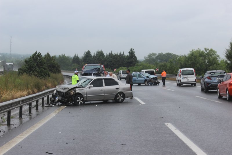 Kaza TEM Otoyolu’nu kapattırdı… 14 ARAÇ BİRBİRİNE GİRDİ, 6 YARALI - 8