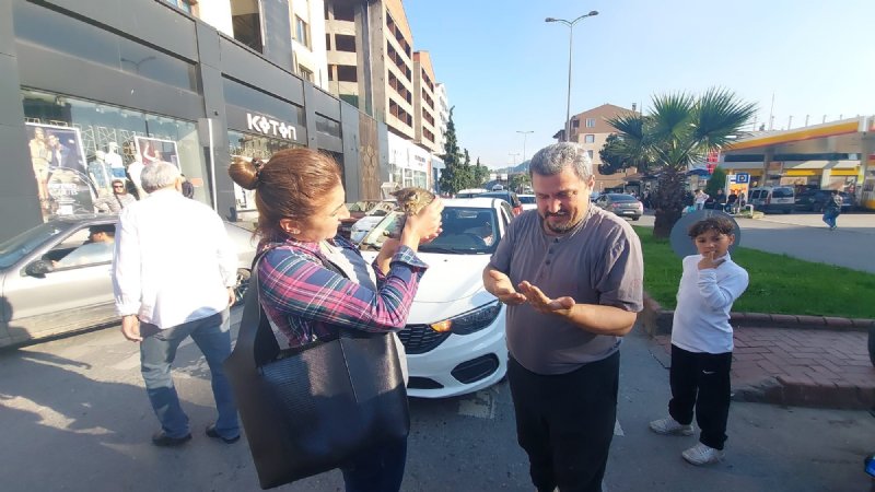 MOTORA SIKIŞAN KEDİ İÇİN SEFERBER OLDULAR - 3