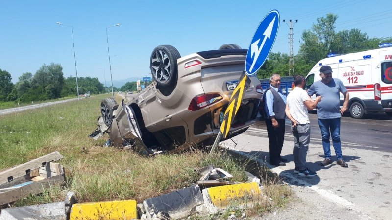 Otomobil ile traktör çarpıştı: 1 ÖLÜ 2 YARALI - 4