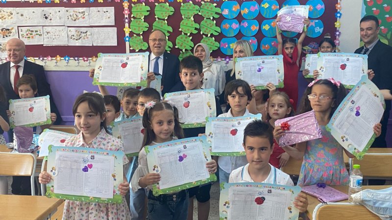 VALİ TUTULMAZ KARNE SEVİNCİNE ORTAK OLDU - 1