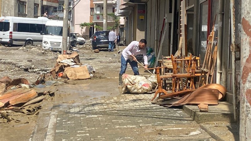 AFETİN VURDUĞU DEVREK´TE TEMİZLİK ÇALIŞMALARI SÜRÜYOR - 2