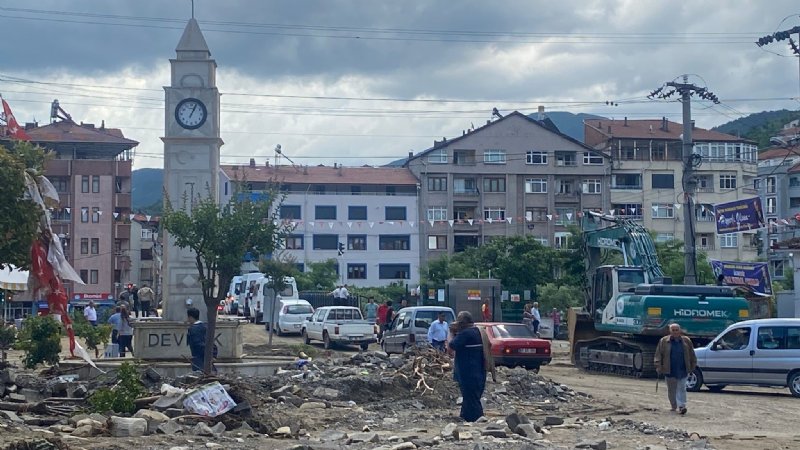 AFETİN VURDUĞU DEVREK´TE TEMİZLİK ÇALIŞMALARI SÜRÜYOR - 5