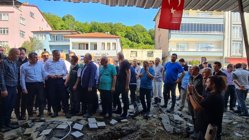 BAKAN YERLİKAYA, ÇAYCUMA’DA SEL FELAKETİNİ İNCELEDİ - 1