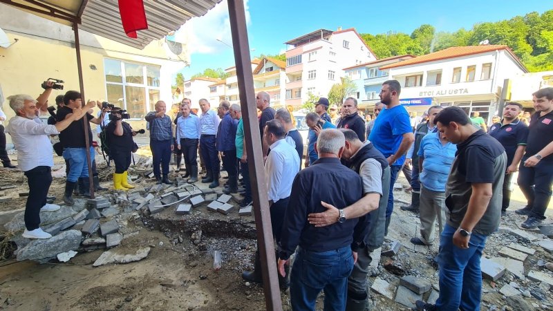 BAKAN YERLİKAYA, ÇAYCUMA’DA SEL FELAKETİNİ İNCELEDİ - 4