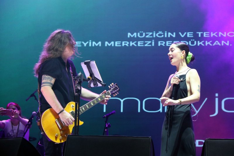 DERYA ULUĞ ve MARY JANE KONSERLERİ - 6