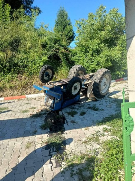 Harç tankeri bağlı traktörüyle takla atan sürücü yaralandı - 1