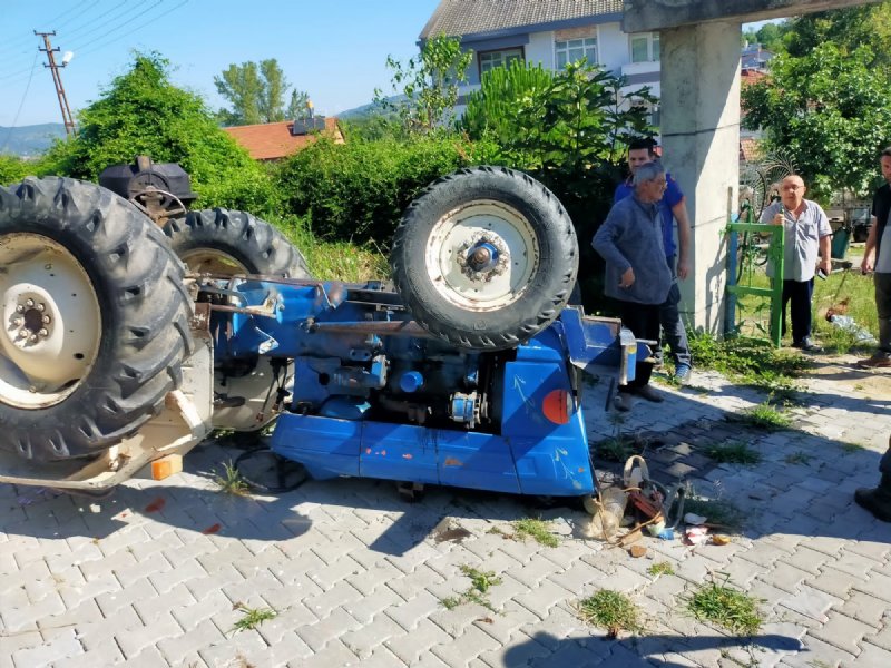Harç tankeri bağlı traktörüyle takla atan sürücü yaralandı - 3
