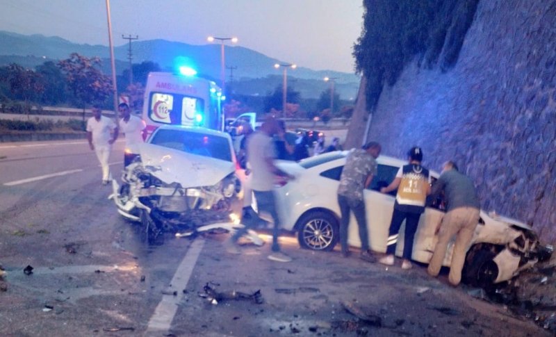 KAFA KAFAYA ÇARPIŞTILAR; ÇOK SAYIDA YARALI VAR! - 2