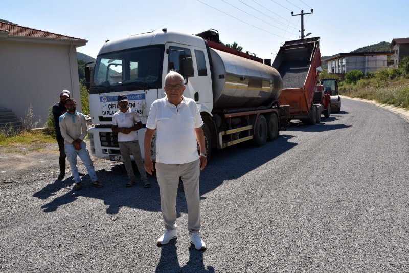  Posbıyık asfalt çalışmalarını yerinde inceledi… İŞÇİLERE KARPUZ İKRAM ETTİ - 5