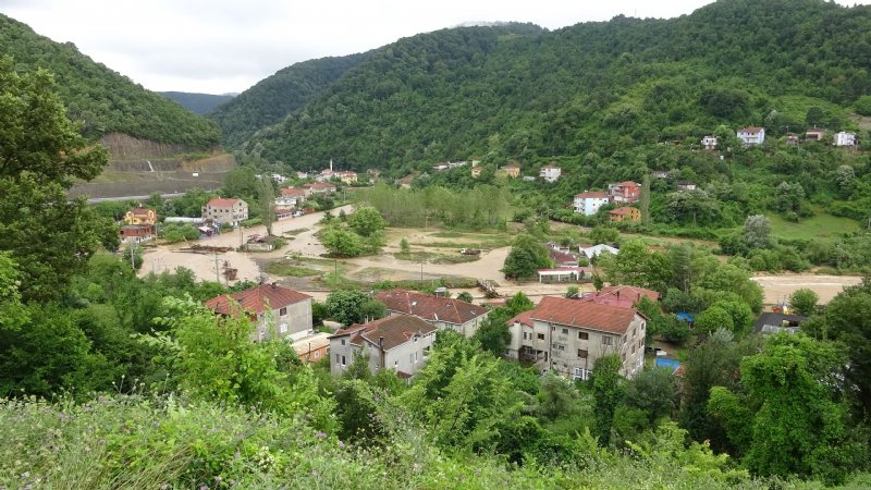 Yaz yağmuru hayatı olumsuz etkiledi... HEYELAN VE SU BASKINLARI YAŞANDI - 1