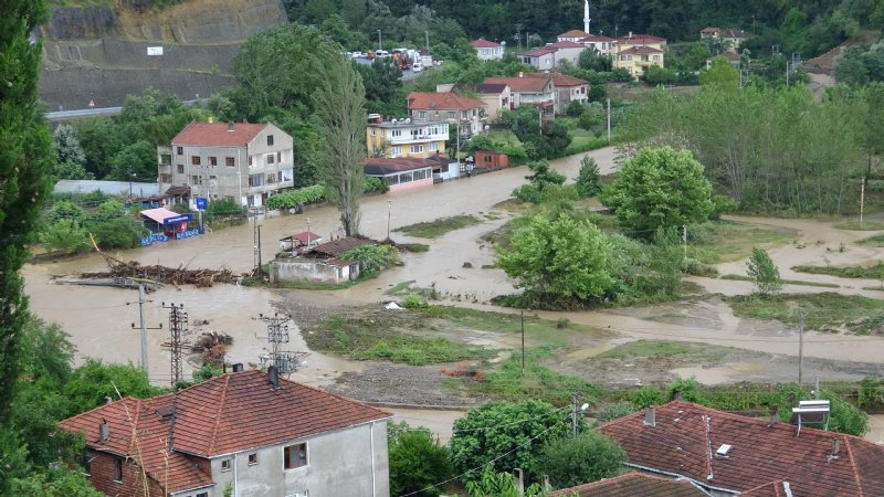 Yaz yağmuru hayatı olumsuz etkiledi... HEYELAN VE SU BASKINLARI YAŞANDI - 3