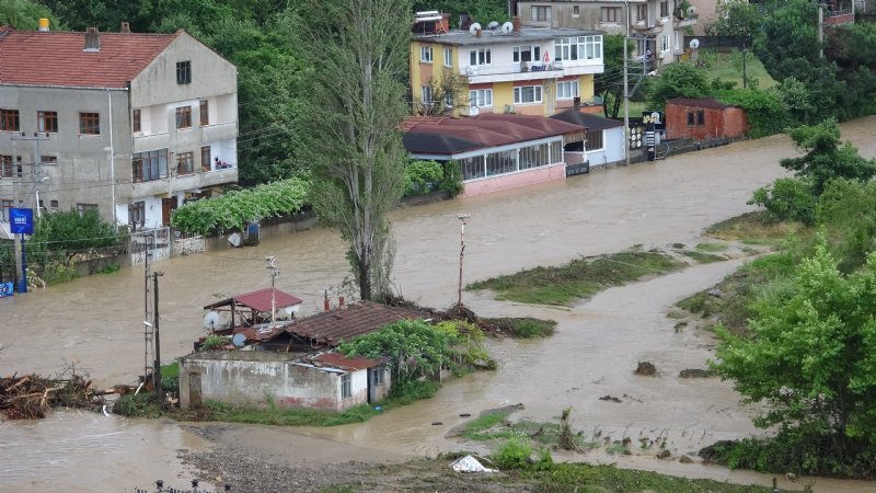 Yaz yağmuru hayatı olumsuz etkiledi... HEYELAN VE SU BASKINLARI YAŞANDI - 4